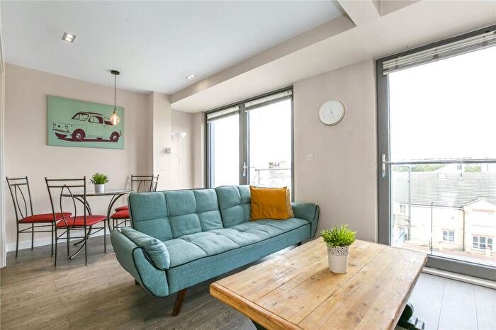 2 Bedroom Apartment To Rent In Mintern Street, London, N1