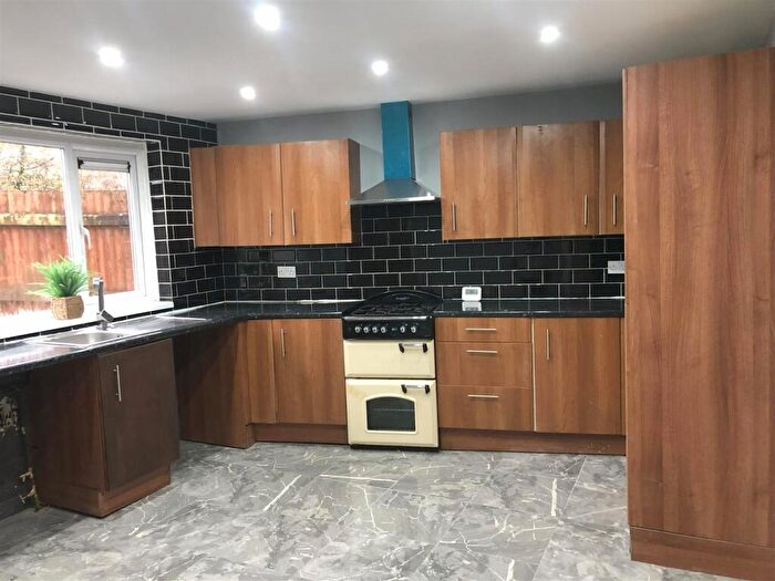 3 Bedroom End Of Terrace House For Sale In Barwell Road, Birmingham, B9