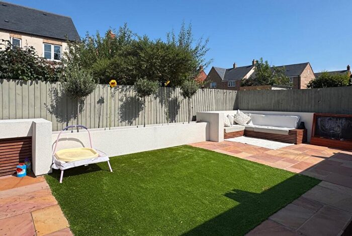 3 Bedroom End Of Terrace House For Sale In Angelica Avenue, Stotfold, Hitchin, SG5