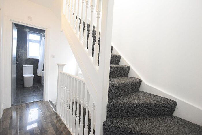 6 Bedroom Semi-Detached House To Rent In Hainault Road, Romford, RM5