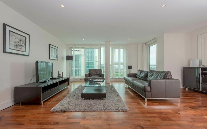 2 Bedroom Flat To Rent In Anchor House, St George Wharf, Vauxhall, London, SW8