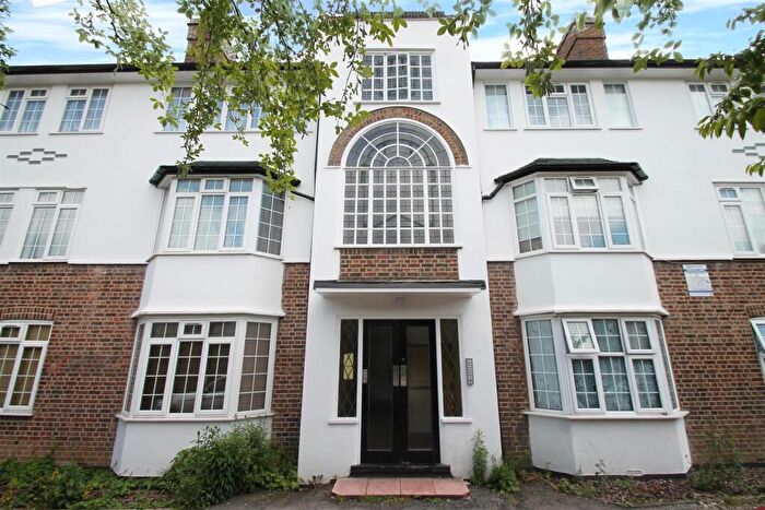 3 Bedroom Flat For Sale In Crestbrook Place, Green Lanes, Palmers Green, N13