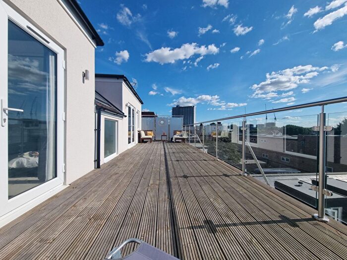 2 Bedroom Flat To Rent In Ewell Road, Surbiton, KT6