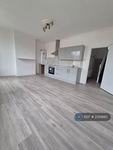 3 Bedroom Maisonette To Rent In Grove Park Road, London, N15