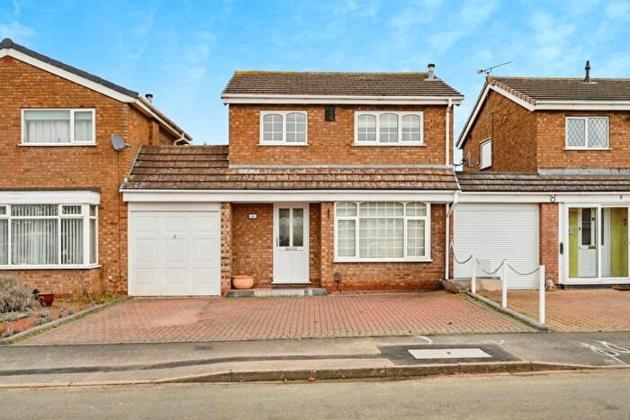 3 Bedroom Link Detached House For Sale In Chartwell, Tamworth, B79