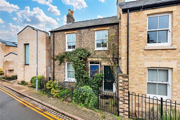 3 Bedroom Semi Detached House For Sale In Elm Street, Cambridge, Cambridgeshire, CB1