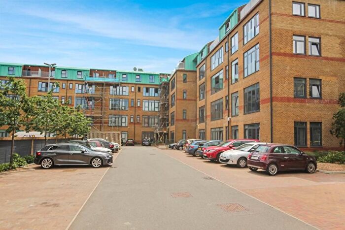 1 Bedroom Flat To Rent In Brindley Place, Uxbridge, UB8