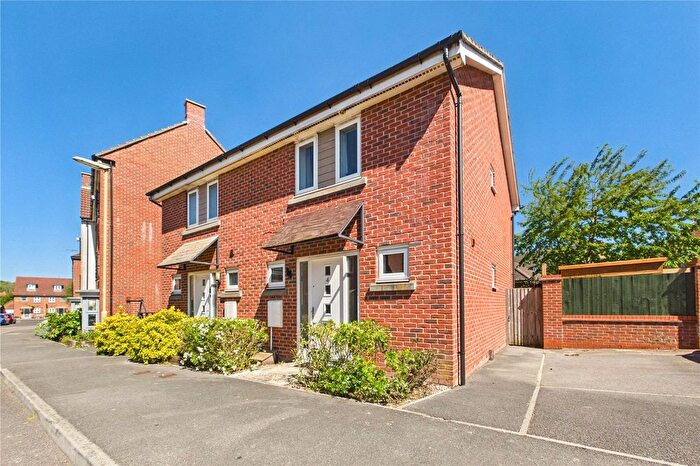 3 Bedroom Semi-Detached House To Rent In Gardiner Road, Basingstoke, Hampshire, RG24