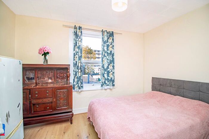 2 Bedroom Flat To Rent In Seaforth Avenue, London, KT3