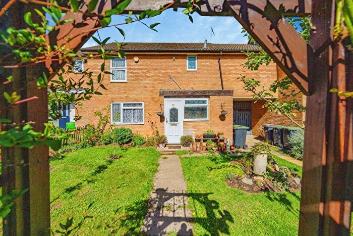 4 Bedroom Terraced House For Sale In Olympic Close, Luton, Bedfordshire, LU3