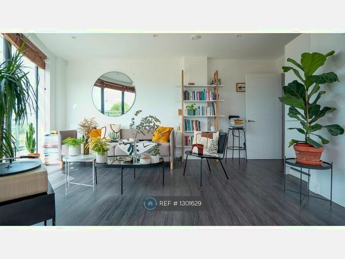 1 Bedroom Flat To Rent In Mill Court, London, E5