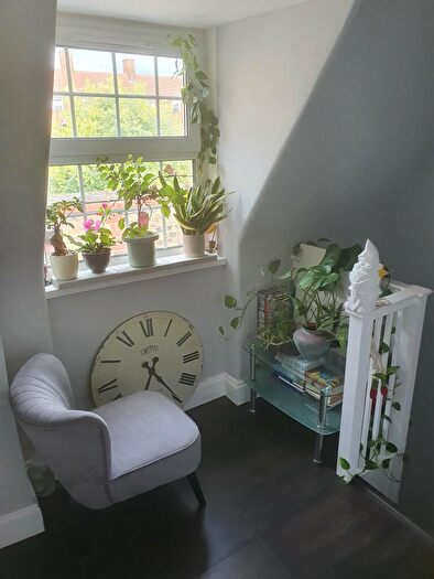 1 Bedroom Flat To Rent In Wakefield House, Goldsmith Road, London, SE15