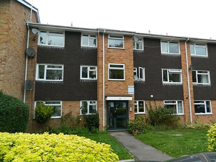2 Bedroom Flat For Sale In Suffolk Close, Cippenham, Berkshire, SL1