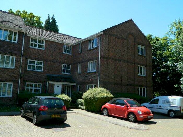 1 Bedroom Flat To Rent In Greenacres, Horsham, RH12
