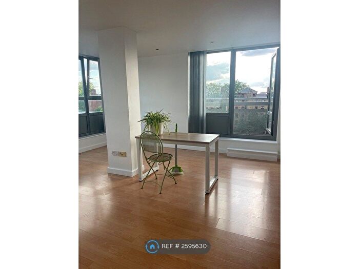 1 Bedroom Flat To Rent In New Park Road, Brixton, SW2