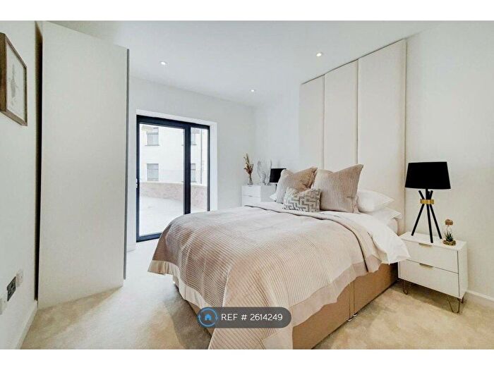 2 Bedroom Flat To Rent In High Street, Purley, CR8