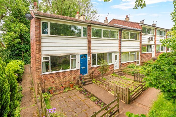 2 Bedroom End Of Terrace House For Sale In Gledhow Lane, Chapel Allerton, Leeds, LS7