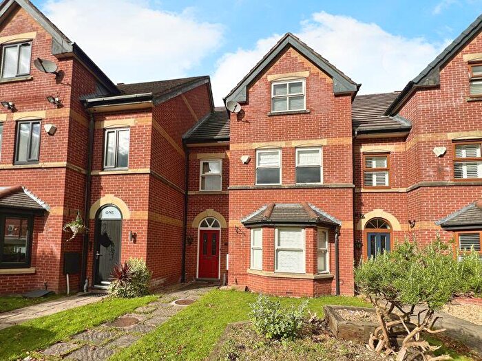 4 Bedroom Town House For Sale In Ash Lawns, Heaton, BL1