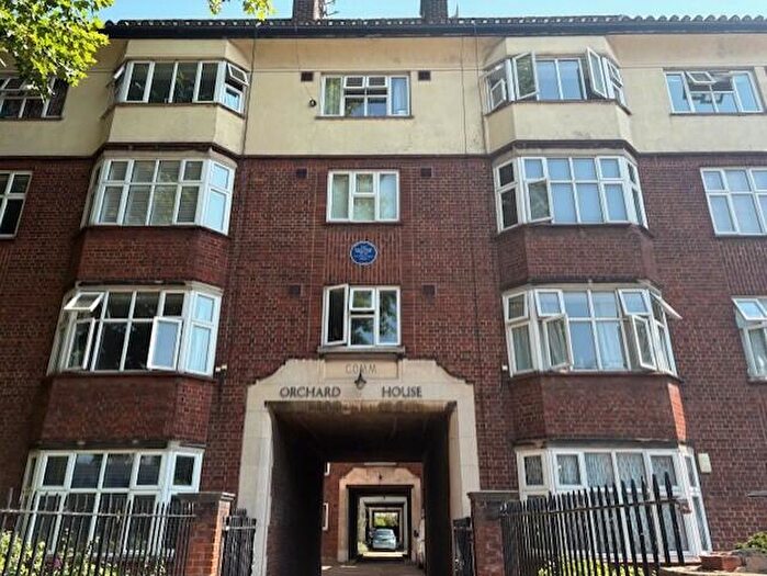 3 Bedroom Flat To Rent In Orchard House, Surrey Quays, London, SE16