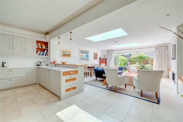 5 Bedroom Semi-Detached House To Rent In Daisy Lane, London, SW6