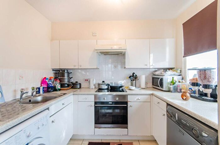 2 Bedroom Flat For Sale In Campbell Gordon Way, Gladstone Park, London, NW2