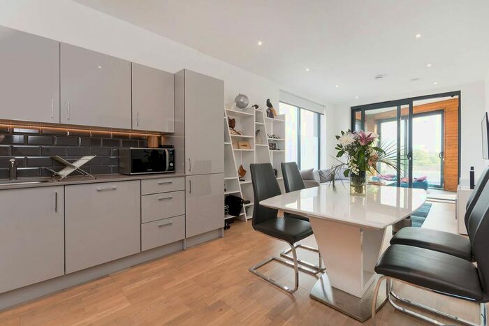 2 Bedroom Flat To Rent In Milner Road, South Wimbledon, London, SW19