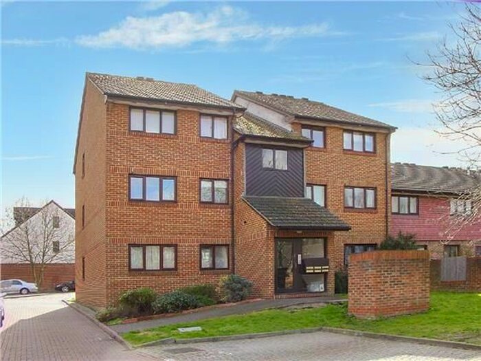 2 Bedroom Flat To Rent In Vellum Drive, Carshalton, Surrey SM5