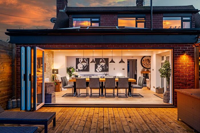 5 Bedroom Detached House For Sale In Lone Oak, Smallfield, RH6