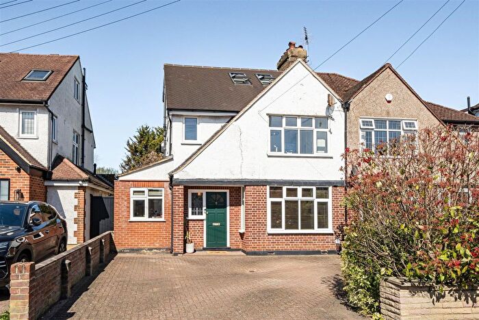 4 Bedroom Semi-Detached House For Sale In Baldwins Lane, Croxley Green, Rickmansworth, WD3