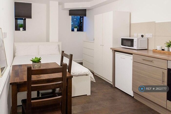 Studio To Rent In Edgware Road, London, NW2