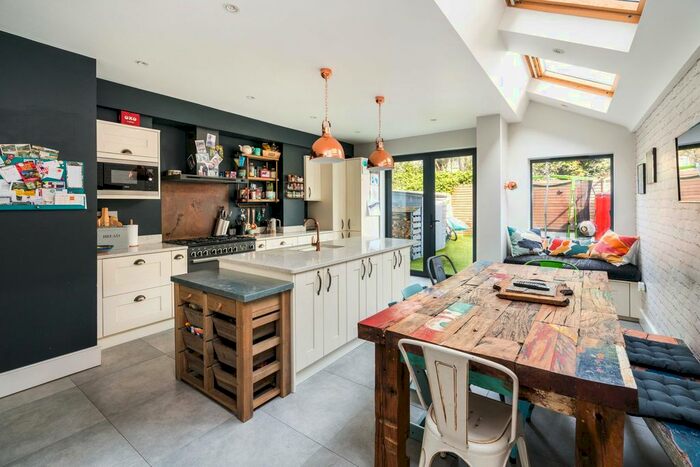 4 Bedroom Terraced House To Rent In Thornbury Road, London, SW2