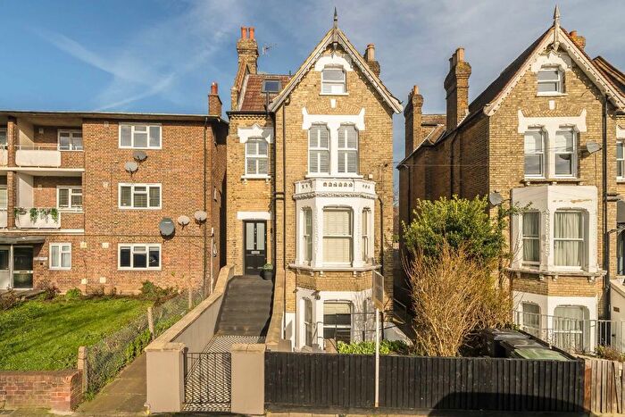 2 Bedroom Flat To Rent In Hopton Road, Streatham, SW16