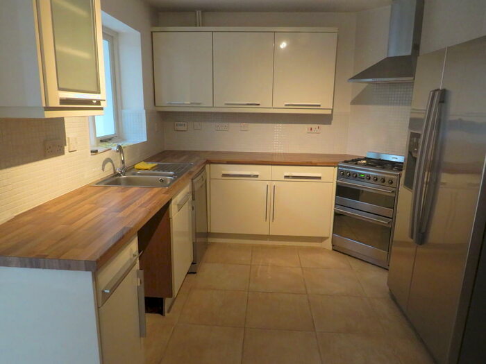 3 Bedroom Semi-Detached House To Rent In Churchill Road, New Oscott, B73