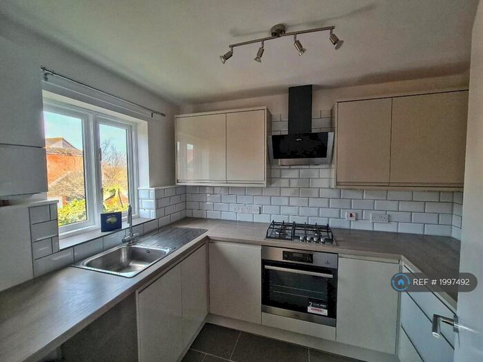 2 Bedroom Flat To Rent In Chandlers Walk, Exeter, EX2