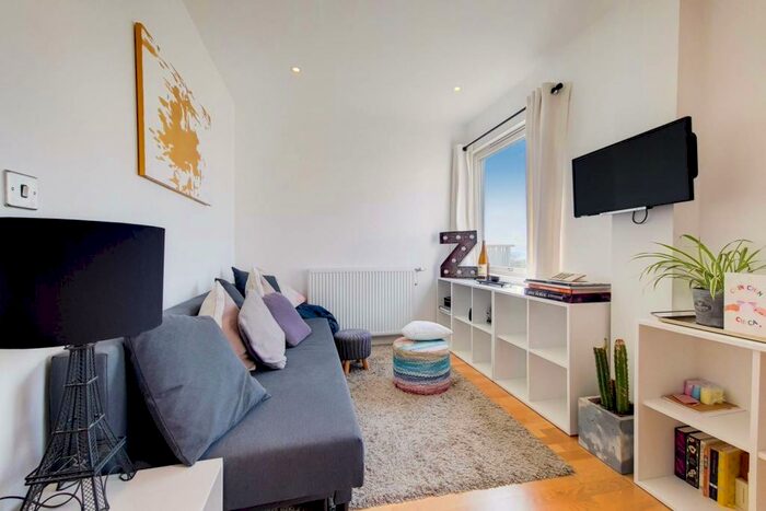 Studio To Rent In Pinner Road, , Harrow, HA1