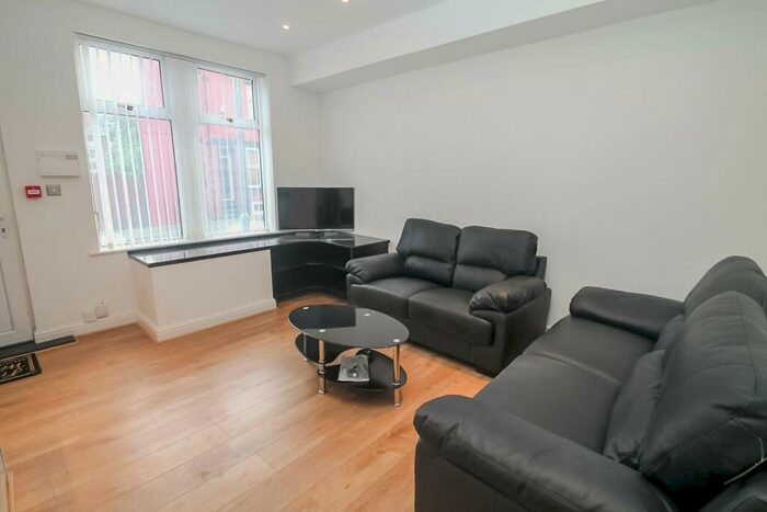 3 Bedroom Terraced House To Rent In Knowle Grove, Burley, Leeds, LS4