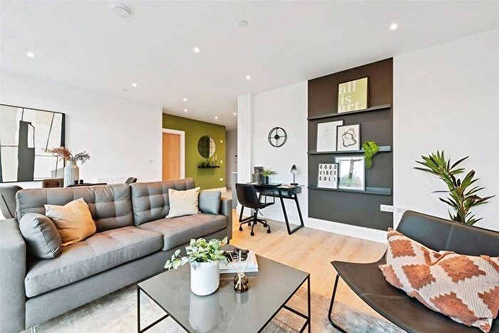2 Bedroom Flat To Rent In Pyrcroft Road, Chertsey, Surrey, KT16