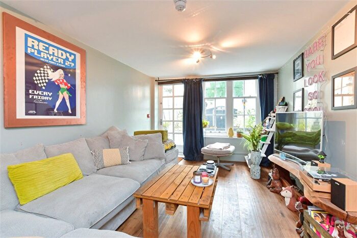 2 Bedroom Flat For Sale In Old Steine, Brighton, East Sussex, BN1