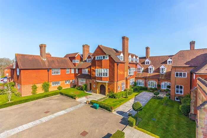 2 Bedroom Flat To Rent In Elizabeth Drive, Banstead, SM7