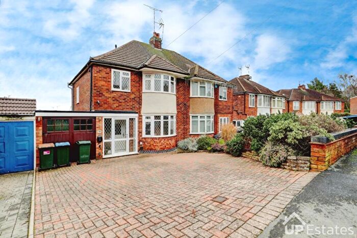 3 Bedroom Semi-Detached House For Sale In Worsfold Close, Allesley, Coventry, CV5