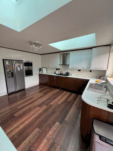 5 Bedroom Detached House To Rent In Charnwood Road, Enfield, EN1