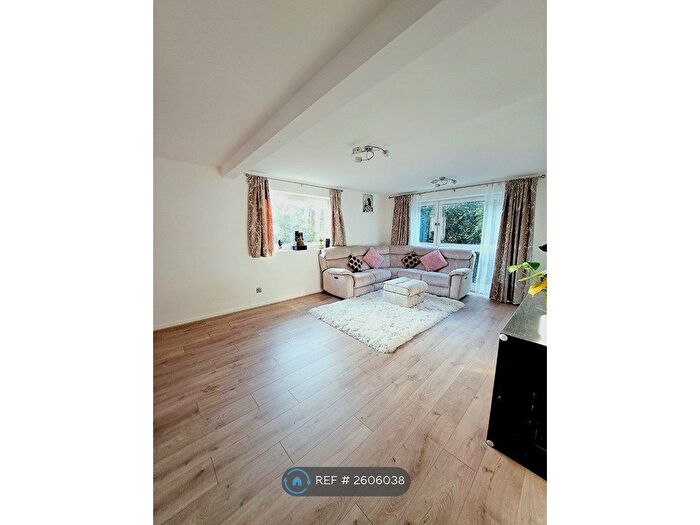 2 Bedroom Flat To Rent In Brighton Road, Sutton, SM2