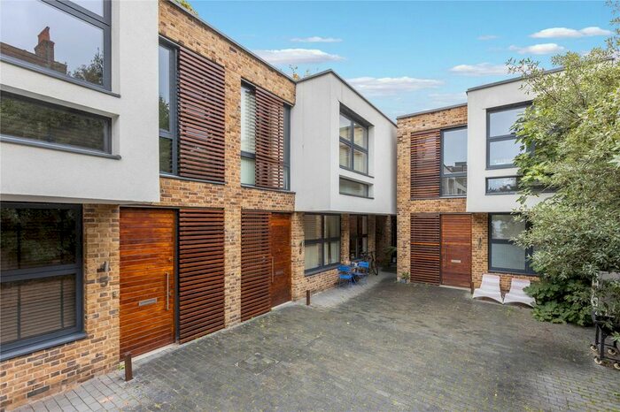 2 Bedroom Property To Rent In Ingle Mews, Clerkenwell, EC1R