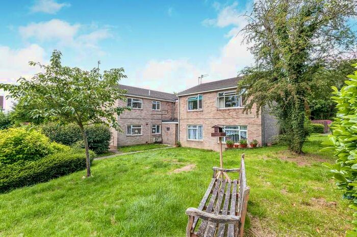 2 Bedroom Flat To Rent In Hunter Road, Southgate, RH10