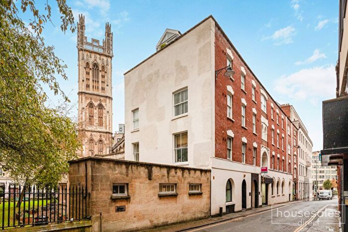 2 Bedroom Flat For Sale In Crusader House, Bristol, BS1