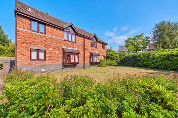2 Bedroom Flat For Sale In Rosedale, Redan Road, Aldershot, Hampshire, GU12