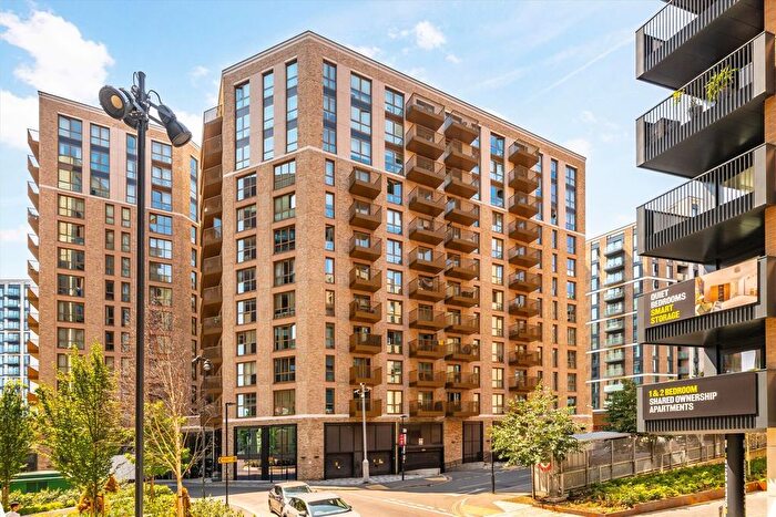 1 Bedroom Flat For Sale In Capital Interchange Way, Brentford, TW8