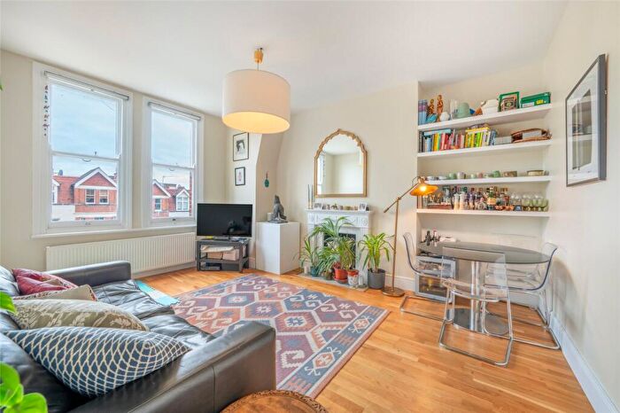 3 Bedroom Apartment For Sale In Harvard Court, Honeybourne Road, London, NW6