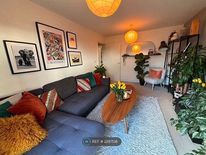 2 Bedroom Flat To Rent In Limerick Close, London, SW12