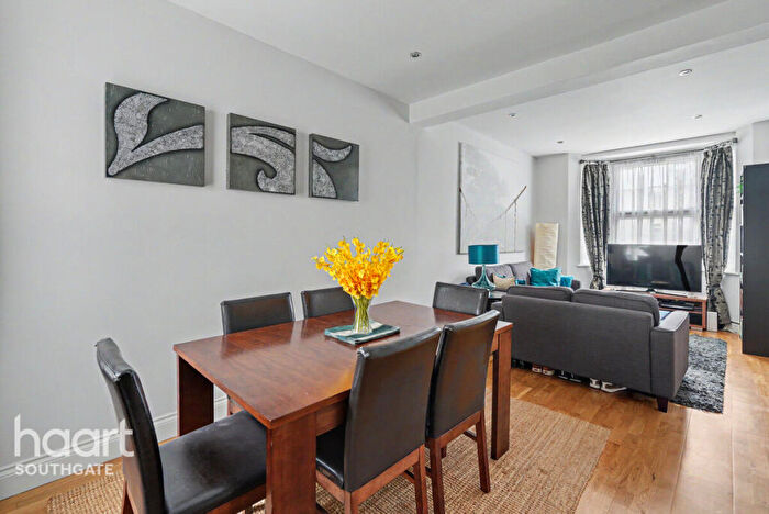 3 Bedroom Terraced House For Sale In Edward Grove, Barnet, EN4
